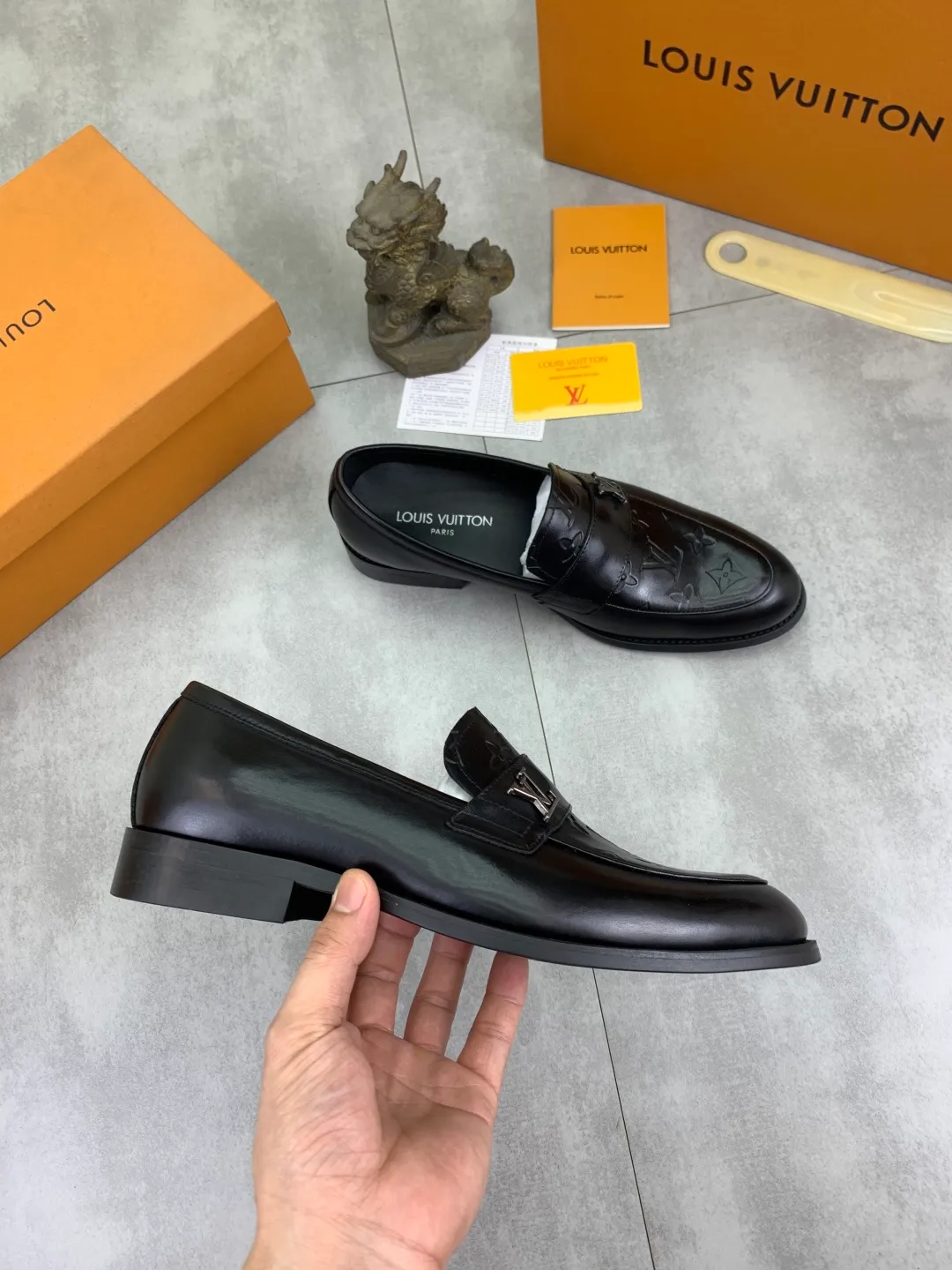 Men's Men's Shoes 💰P420 [New Style] 💰Yangli💎💎💎[Louis Vuitton] LV high-end men's formal business leather shoes, original order 1:1! Original imported calfskin, original metal buckle, imported sheepskin lining for feet, original outsole, men's shoe size: 39-45 (38.46 customized) black optional